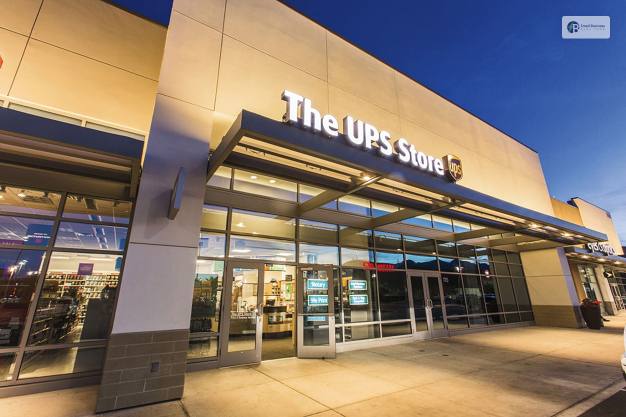 What time does the UPS store close