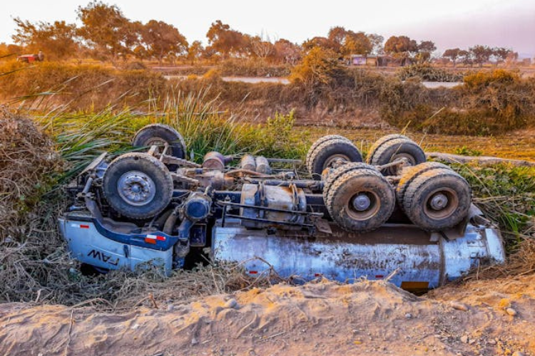 Who pays for medical bills after a truck accident Ask a Lawyer